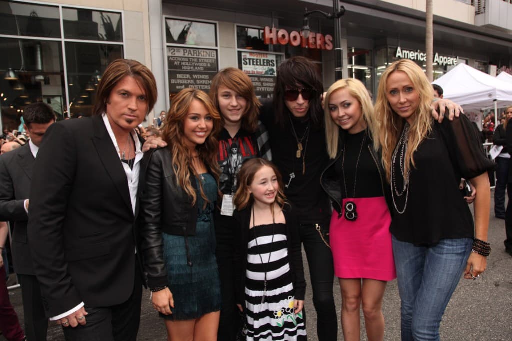Miley Cyrus siblings: meet her siblings – D-14